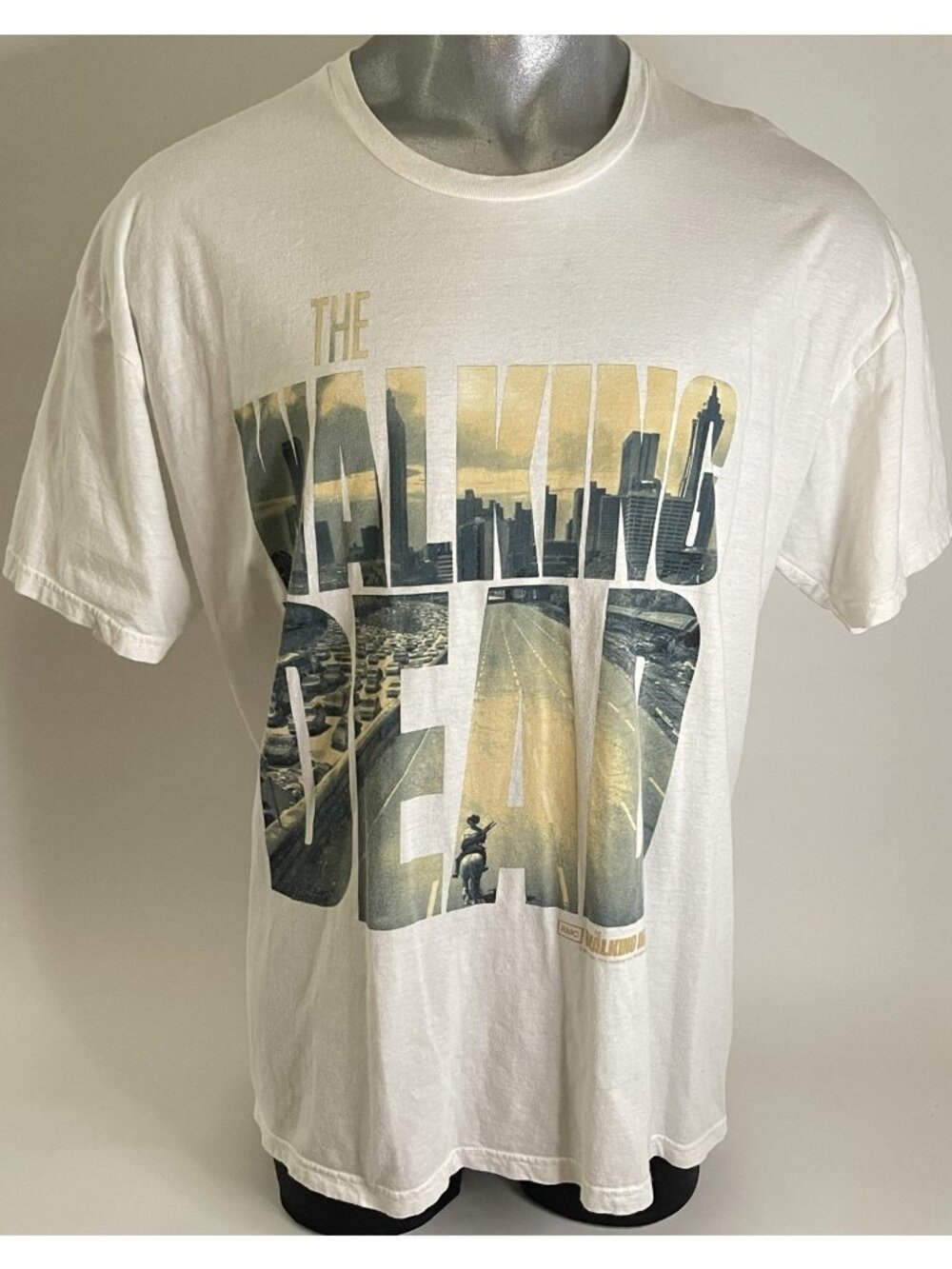 The Walking Dead AMC 2012 Graphic T Shirt Rick on Horseback Zombie Est 2XL White